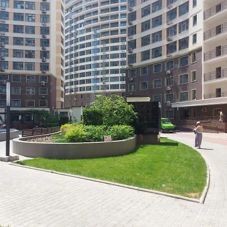 у моря с терассой в аркадии Apartment Odesa