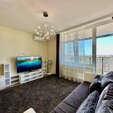 у моря с терассой в аркадии Apartment Odesa